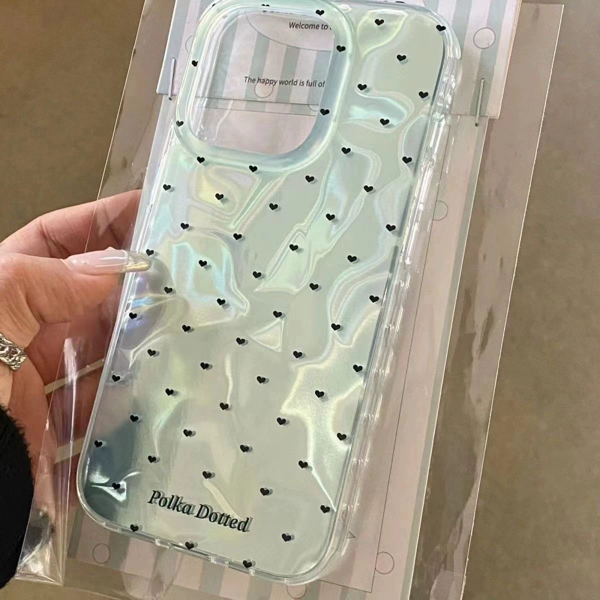 Чехол для iPhone 15 Pro Max — двухслойный мятно-зелёный волнистый дизайн с мелкими сердечками