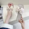 Молочно-белый