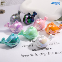 実色のカラフルなクジラのイルカのシロナガスクジラはuvアクリルdiyストラップのキーホルダーをメッキしてブレスレットの部品を飾ります。