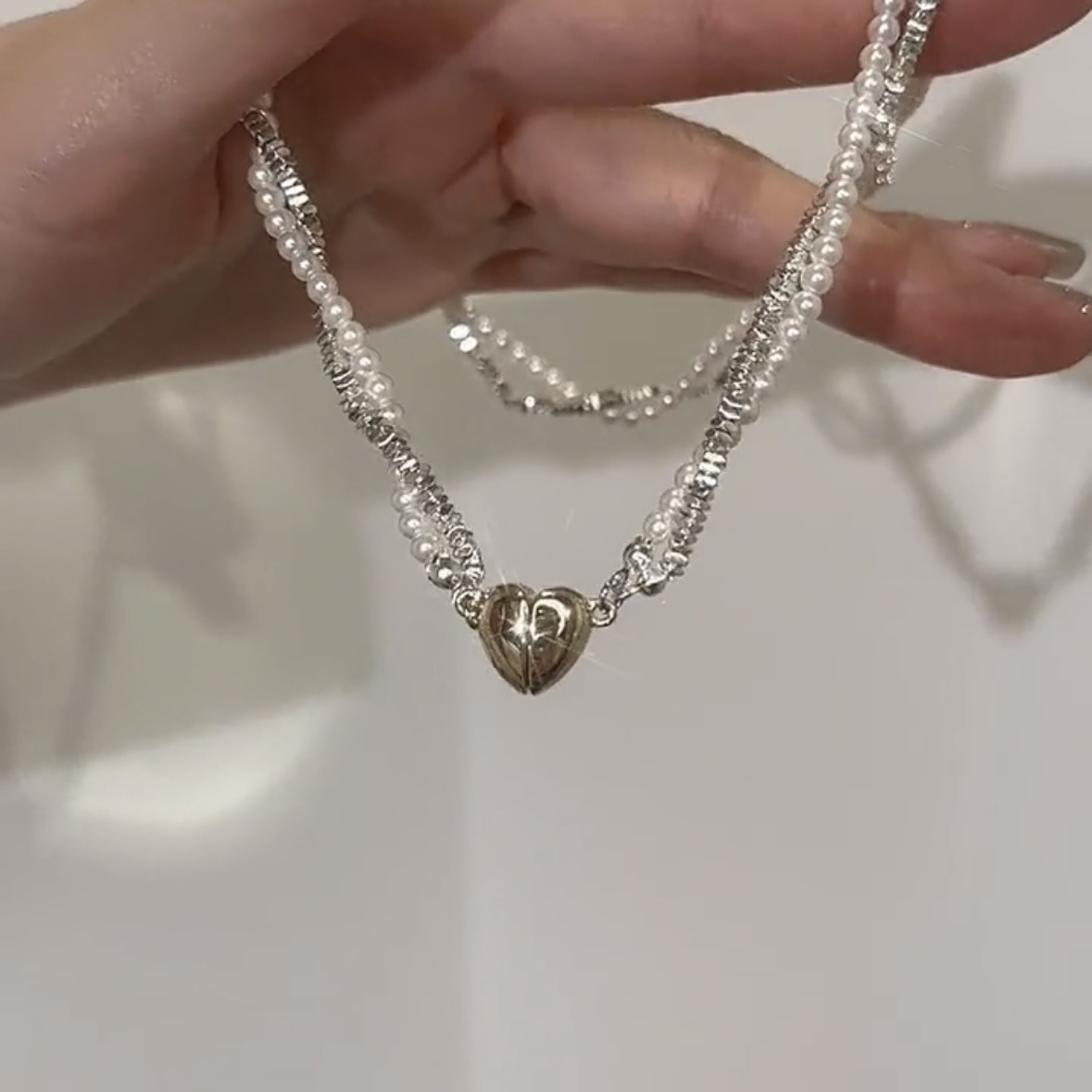 Vintage Magnet Love Broken Silver Pearl Wrap Necklace Female Niche Design Sense Elegant All-match Necklace Chain Clavicle Chain