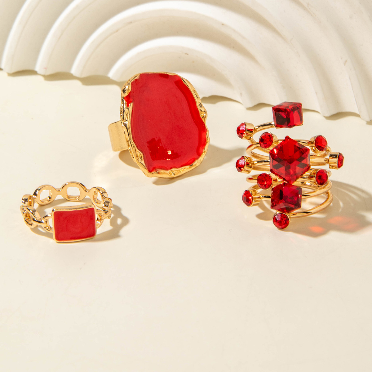 Set di anelli importanti rossi e oro, anelli impilabili in smalto e cristallo di ispirazione vintage, gioielli retrò audaci per donne, feste e regali_voghion.com