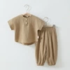 Deep khaki (gauze short sleeves + closet pants) is recommended to take a small size