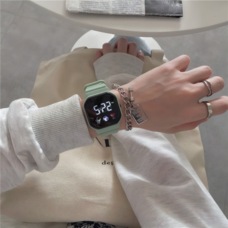 Hombres y niñas estudiantes de secundaria primaria de alto valor facial moda simple multifuncional LED luz nocturna reloj electrónico P33