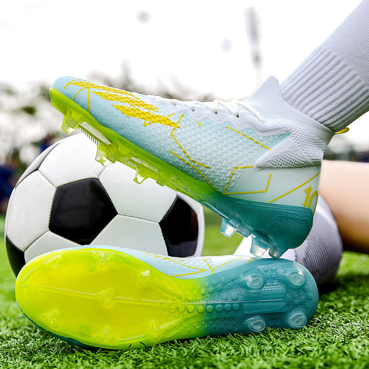 Zapatos de fútbol de alta calidad de verano 2025, nuevos zapatos de fútbol de clavos de vuelo sin costuras, zapatos de fútbol de clavos de comercio exterior.