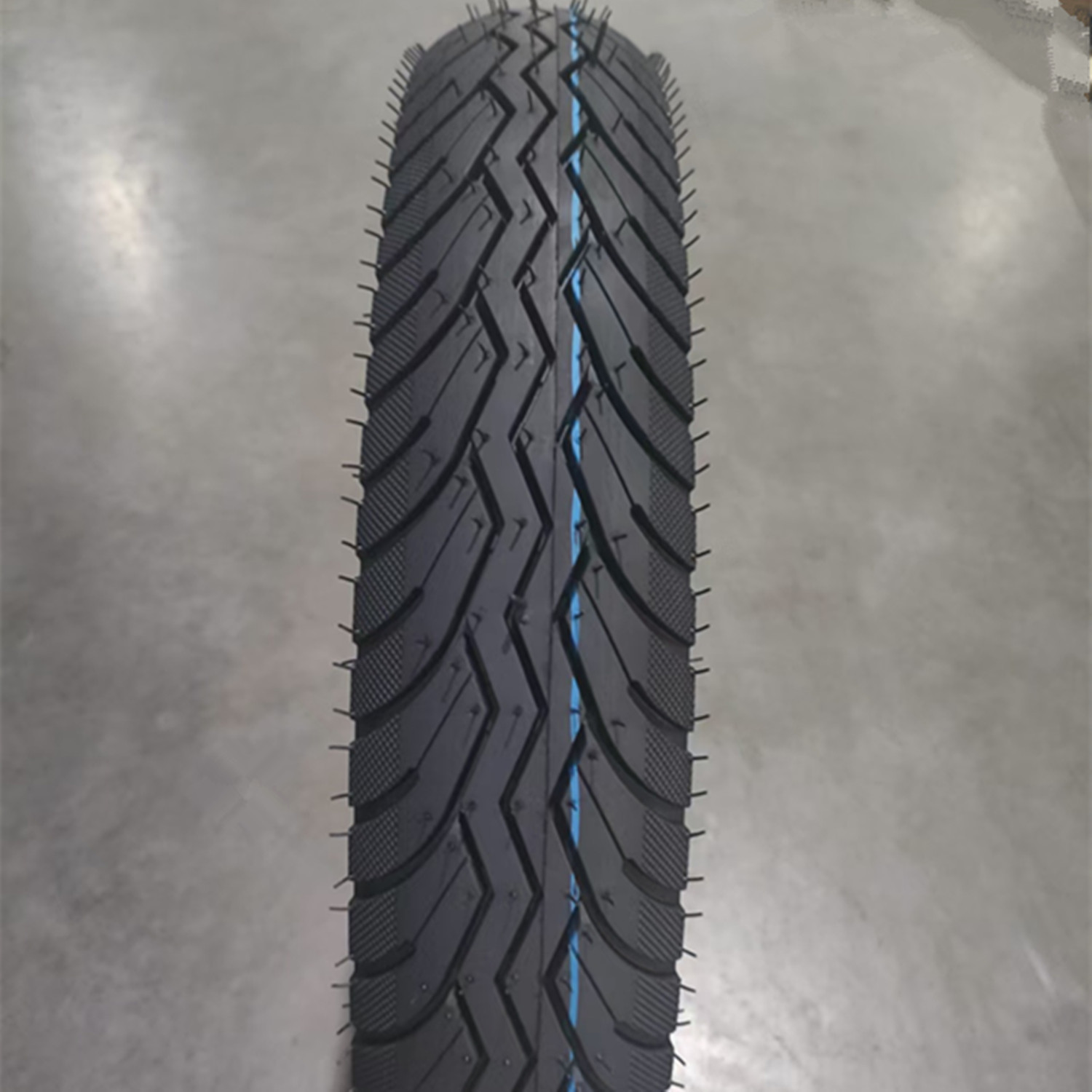 生产摩托车轮胎、摩托车真空胎，摩托车内胎