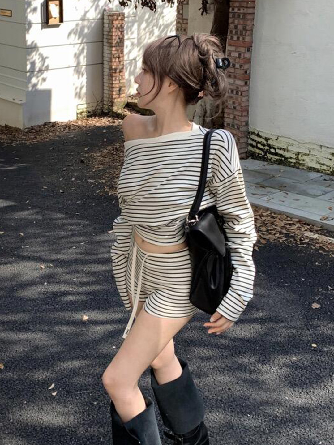 Black And White Striped Off-shoulder Pajama Set For Women_voghion.com