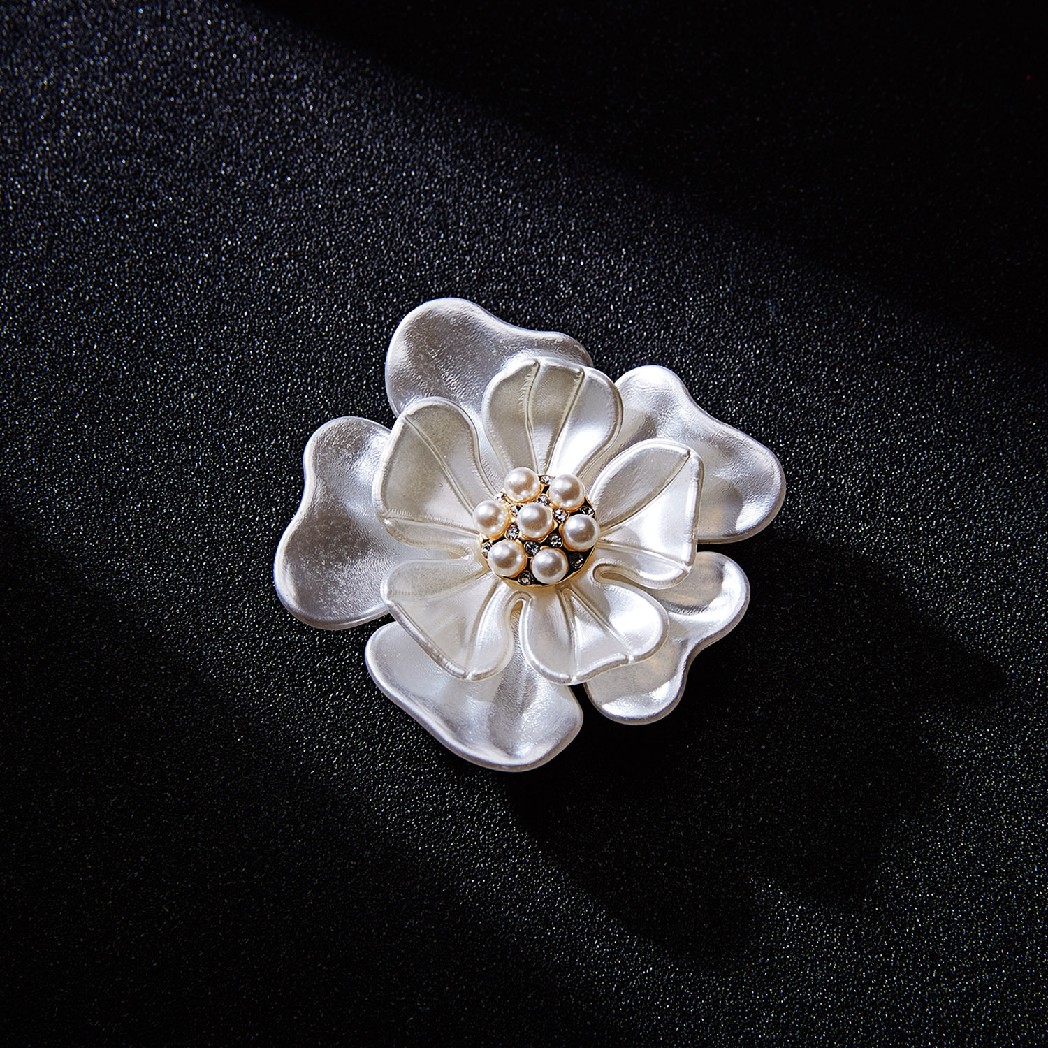 Camellia Brooch Scarf Buckle For Women Floral Fashionable Accessory_voghion.com