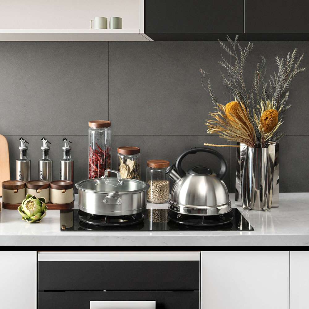 Decoración de gabinete de cocina modelo simple combinación de ollas de acero inoxidable tazas de ollas condimento frasco floral exhibición