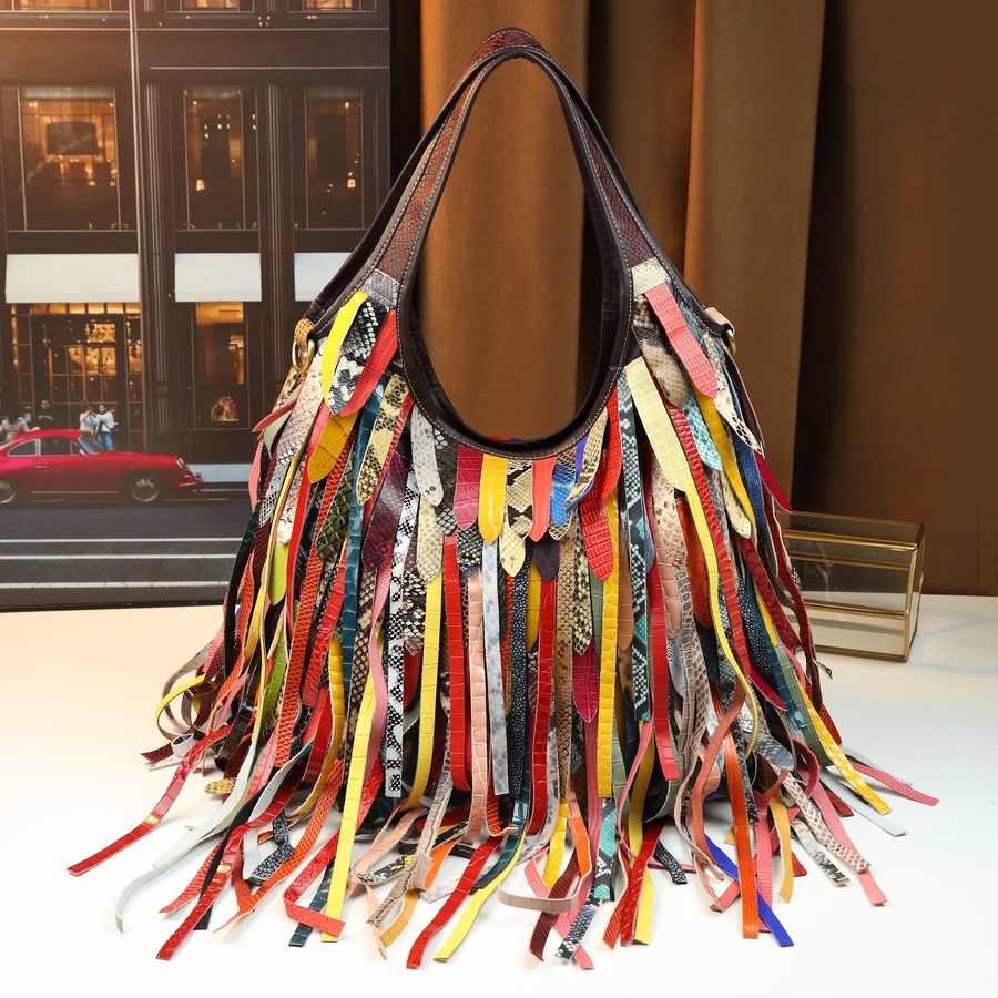 Bunte Schultertasche mit Quastenstreifen für Damen, großes Fassungsvermögen, Rindsleder, europäisch-amerikanischer Streetstyle, lässiger Stil_voghion.com