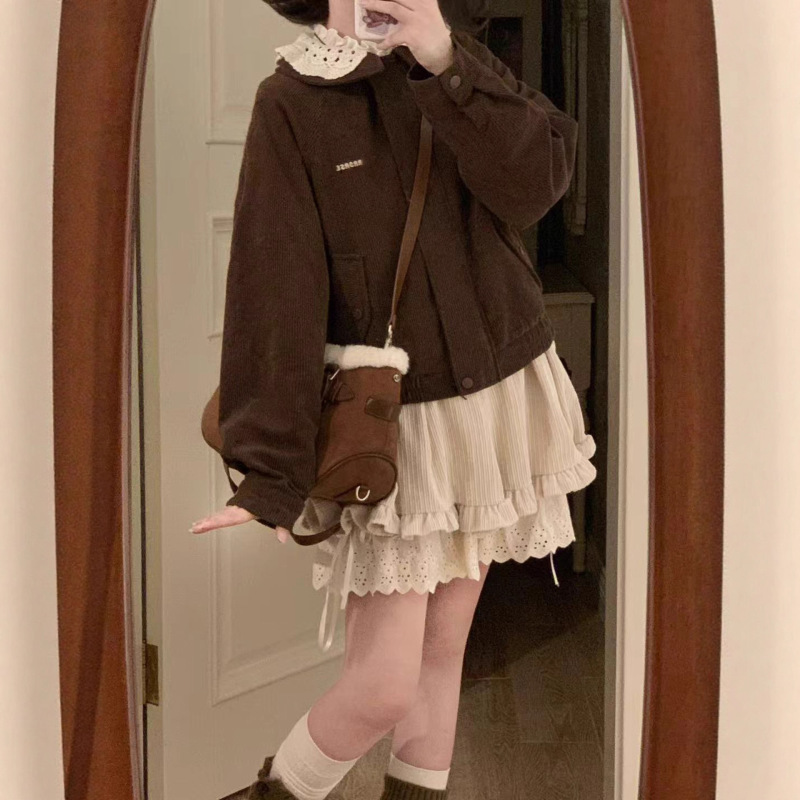 Sweet and Cool Style Pure Color Lace Splicing Lapel Short Jacket for Women in Autum Age-Reducing Loose Unique Beautiful Jacket Top