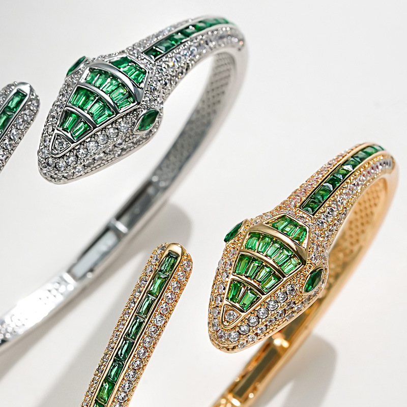 Bracelet serpent avec zircon vert et cristaux micro-sertis_voghion.com