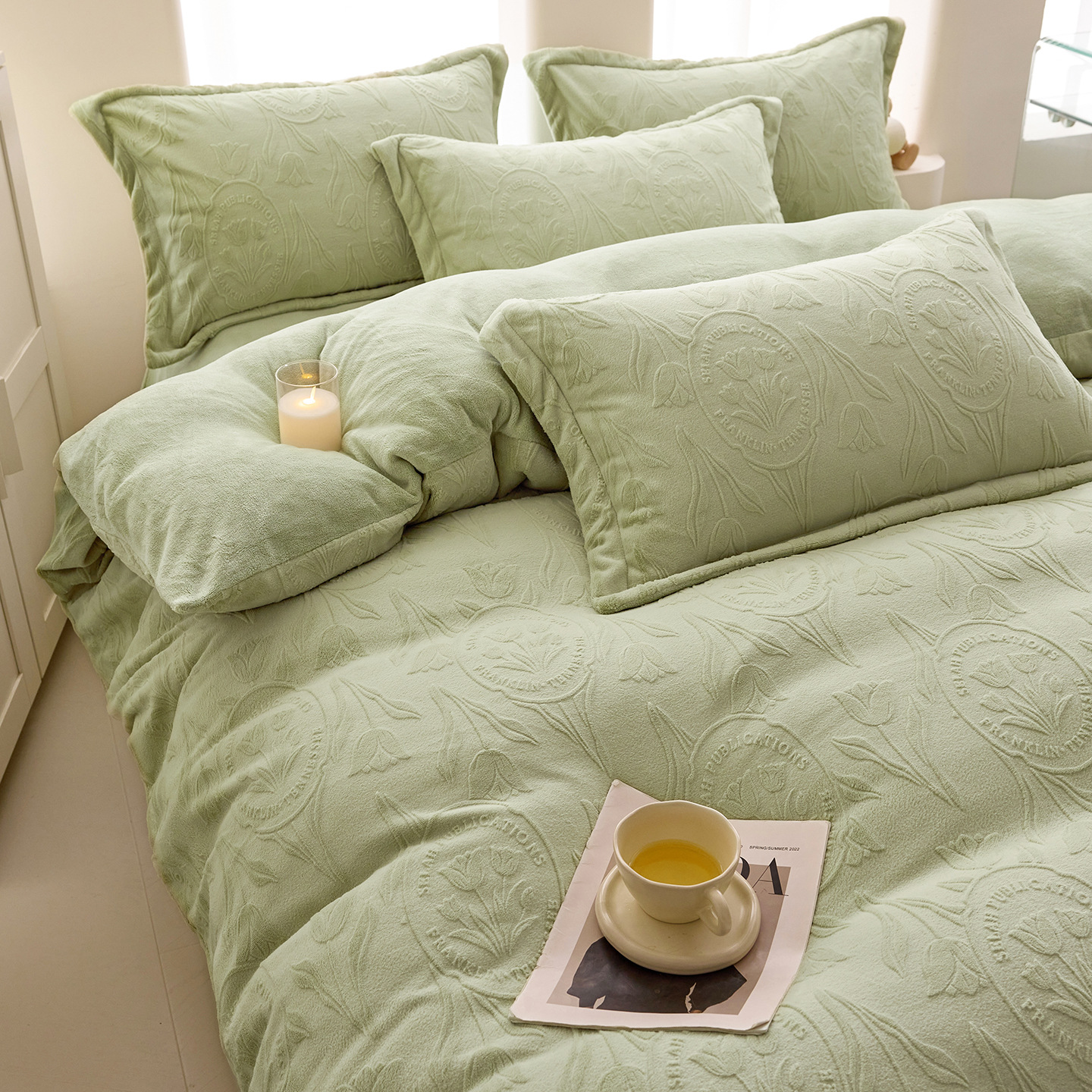 Una clase de cuatro piezas de seda de leche engrosada de alto peso 5D esculpido edredón cubierta sábanas de cama de invierno Kits de calor