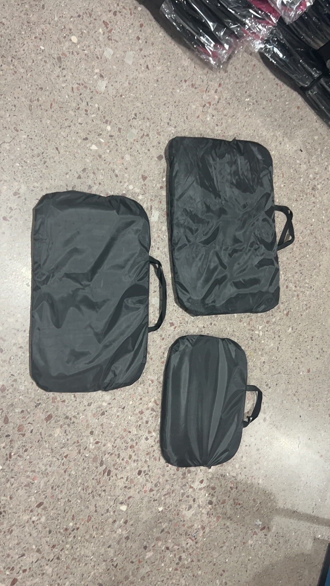 검정색 외부 포장재