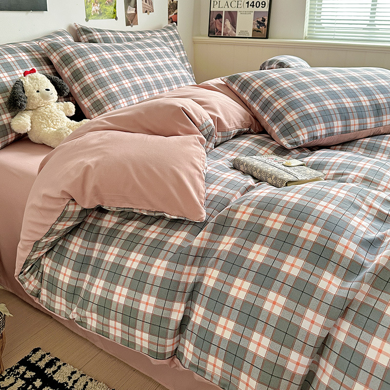 Juego de cuatro piezas de algodón lavado de alta calidad, funda nórdica con estampado a cuadros simple, juego de tres piezas estilo sábana para dormitorio individual de estudiantes, venta al por mayor