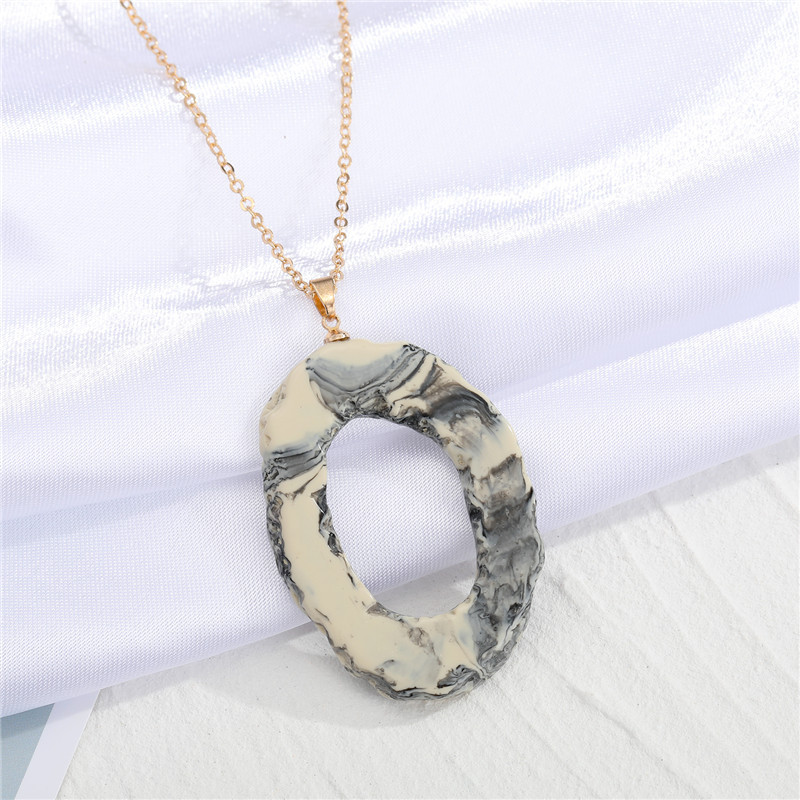exaggerated  imitation agate spar  irregular hollow round resin pendant necklace