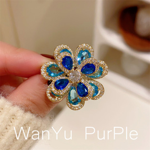French retro gradient blue three-dimensional flower brooch corsage temperament anti-exposure small pin fixed clothes accessories