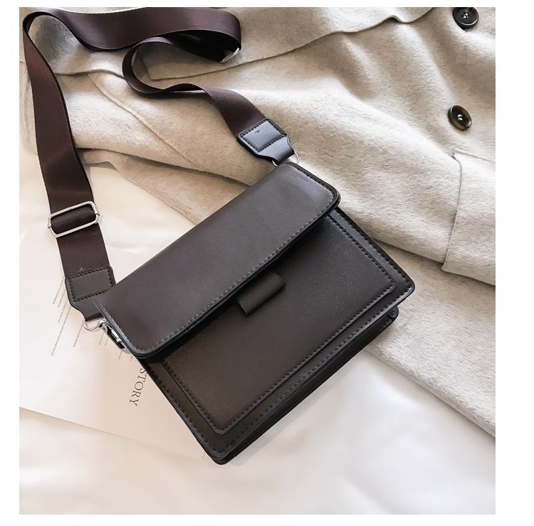New small bag for women 2024 spring new fashion ins versatile wide shoulder strap small square bag retro single shoulder crossbody_voghion.com
