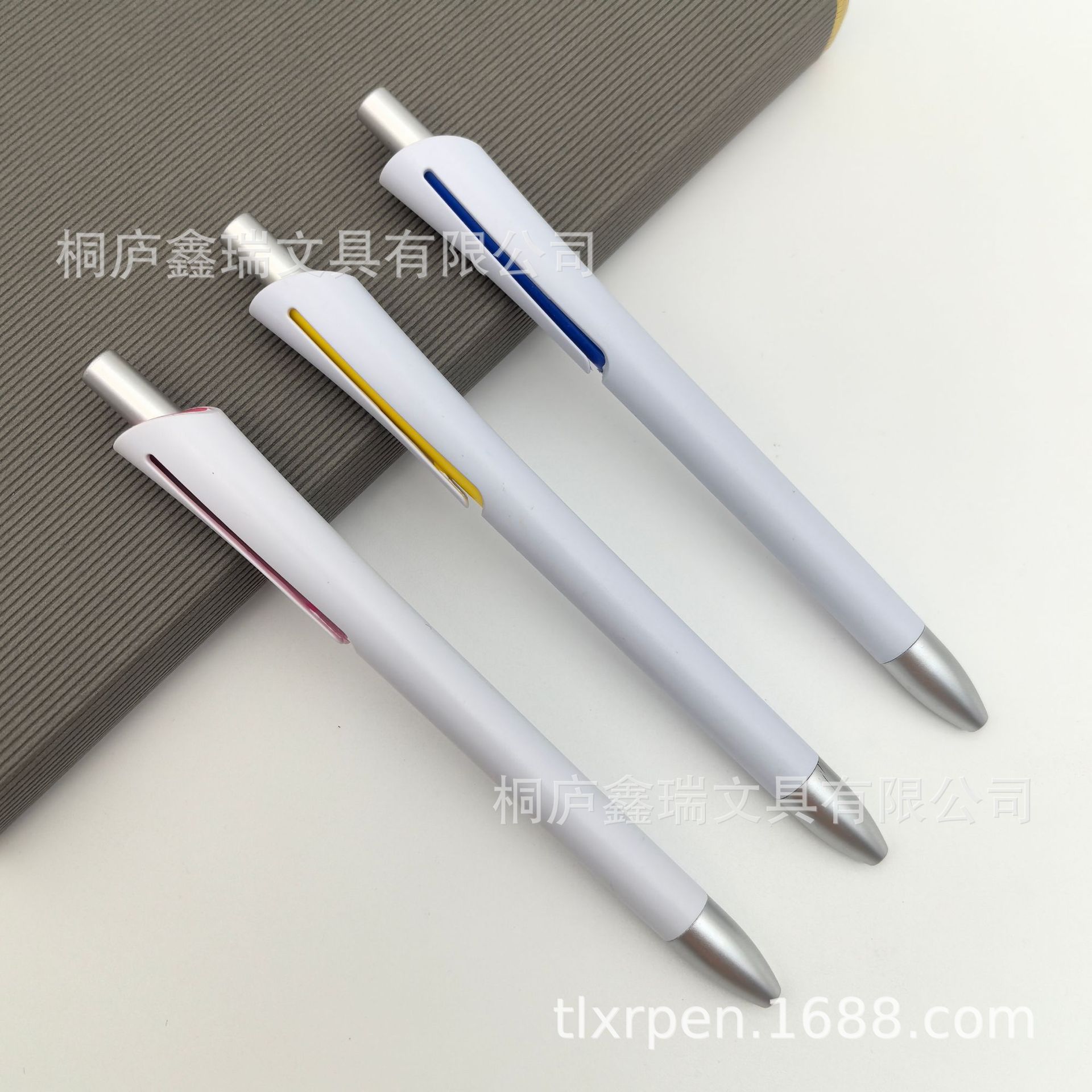 Presione el bolígrafo de plástico esmerilado, el antiguo bolígrafo publicitario, el estilo de color es novedoso, el logotipo imprimible, el bolígrafo publicitario