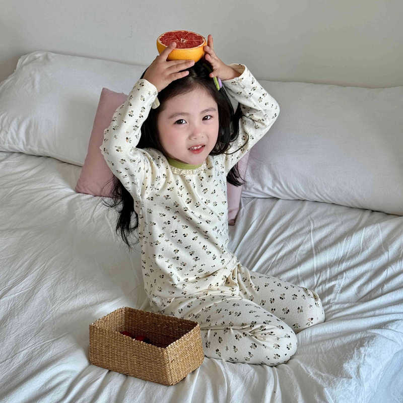 300g Children's Seamless Cotton Thermal Underwear Set Boys and Girls Home Wear Thermal Tops and Bottoms Set 300g Children's Seamless Cotton Thermal Underwear Set Boys and Girls Home Wear Thermal Tops and Bottoms Set