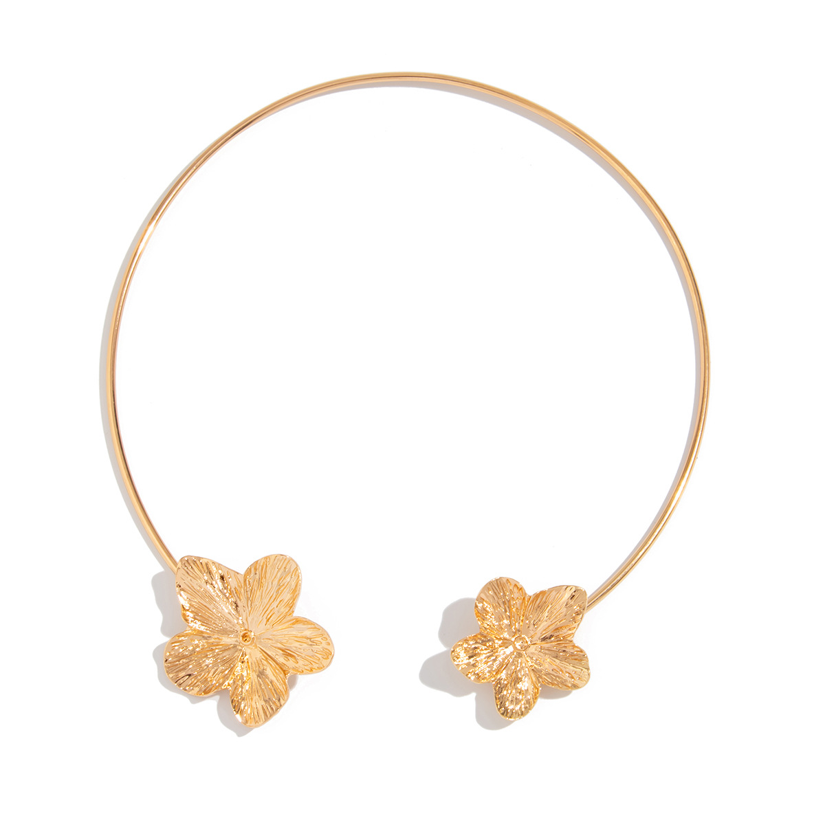 Collar de apertura geométrica de flor metálica transfronteriza europea y americana, temperamento de pétalo simple de moda, decoración de collar de sentido avanzado femenino