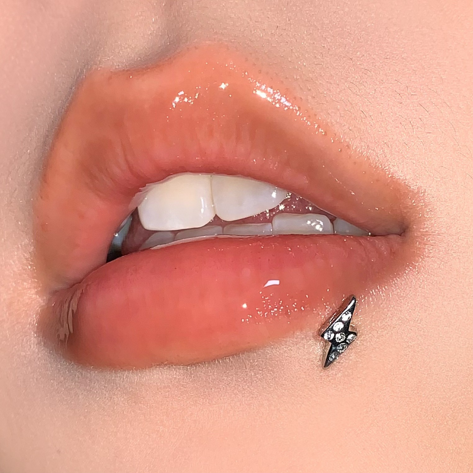 Silver pointed spike labret stud material detail