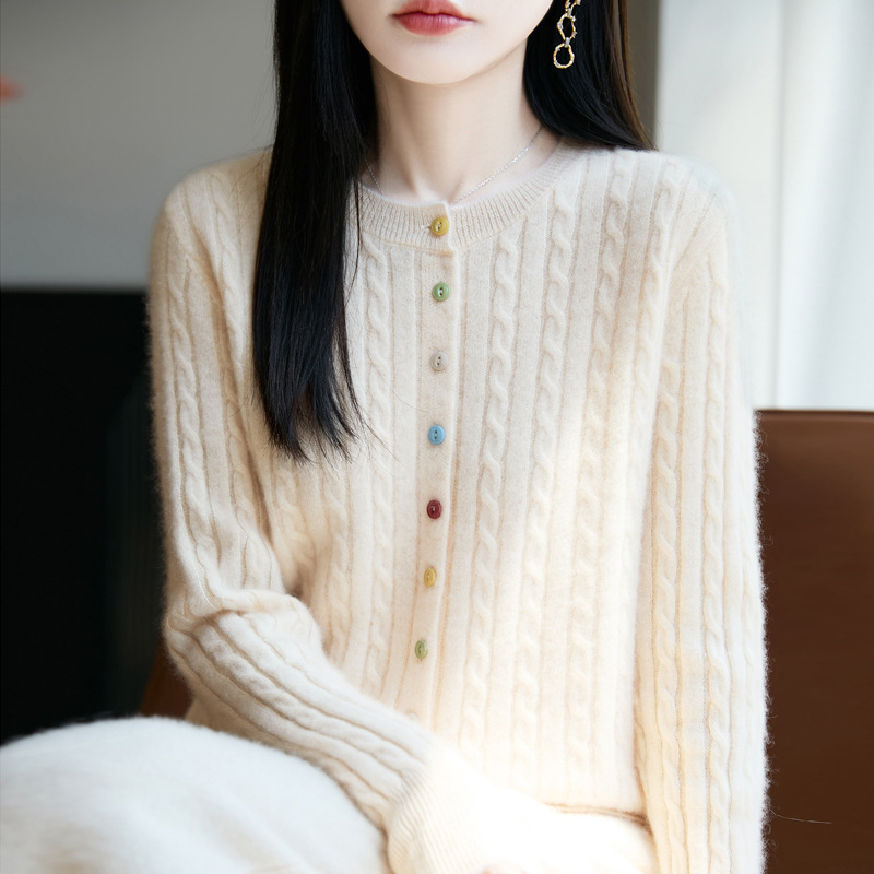 圆领设计感毛衣外套女秋冬麻花提花上衣减龄彩扣纯羊毛针织开衫|undefined