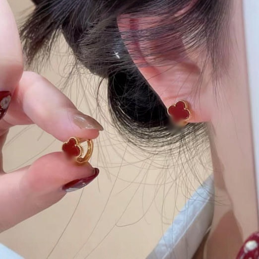 新款红色四叶草满钻女耳钉幸运花白贝母不掉色轻奢高雅通勤耳饰|undefined