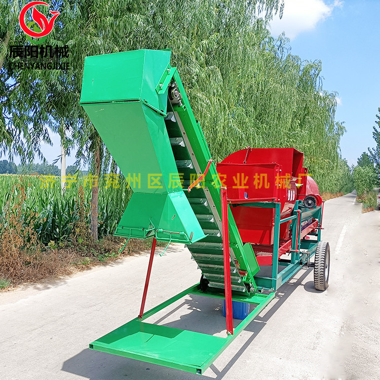 大型花生摘果机离拖拉机牵引摘果机带动自动上料摘果机干湿分离