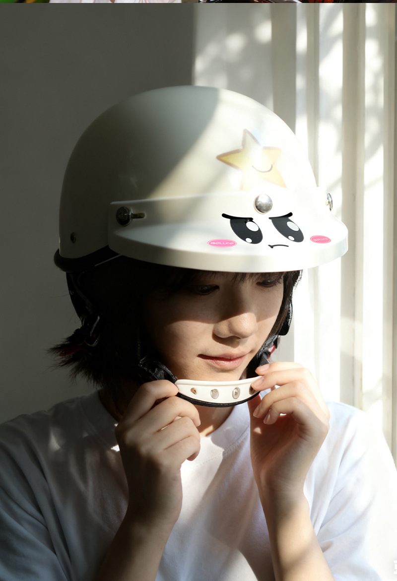 Cute Retro Helmet with Brim, Three-Button Style, Fashionable and Adorable, Universal Helmet Accessory, Small Helmet Body for Motorcycles