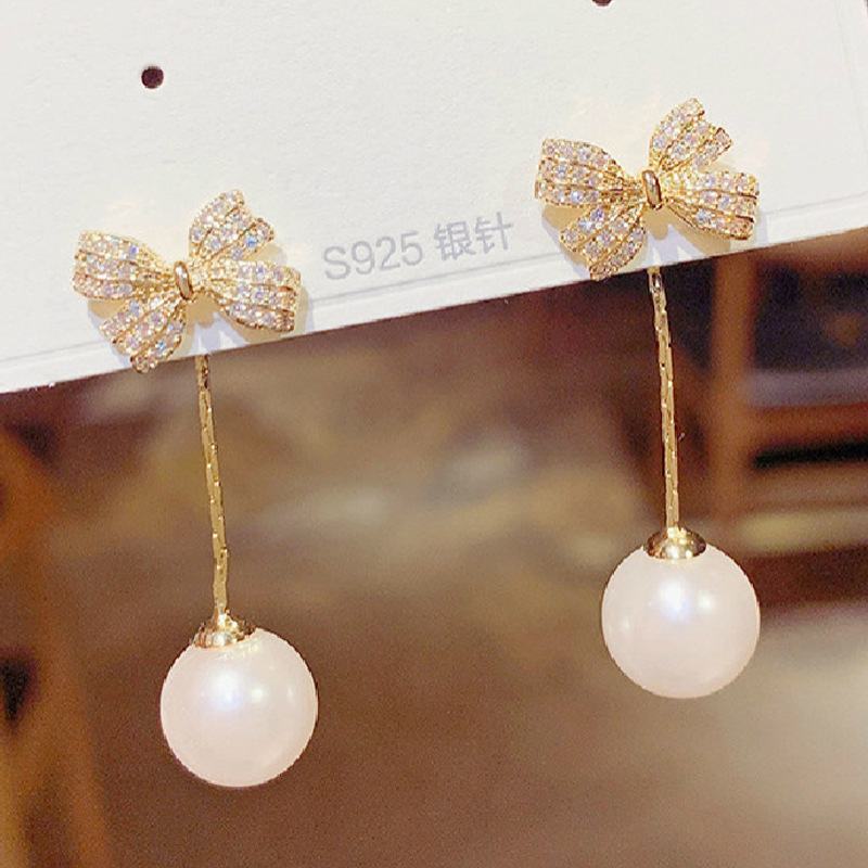 Elegant Retro Flower Alloy Inlay Artificial Gemstones Women's Earrings display picture 2