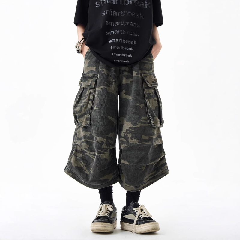 Original American Retro Camouflage Cargo Pants for Men and Women, Loose Wide-Leg with Large Pockets, Knee-Length Cropped Denim Shorts