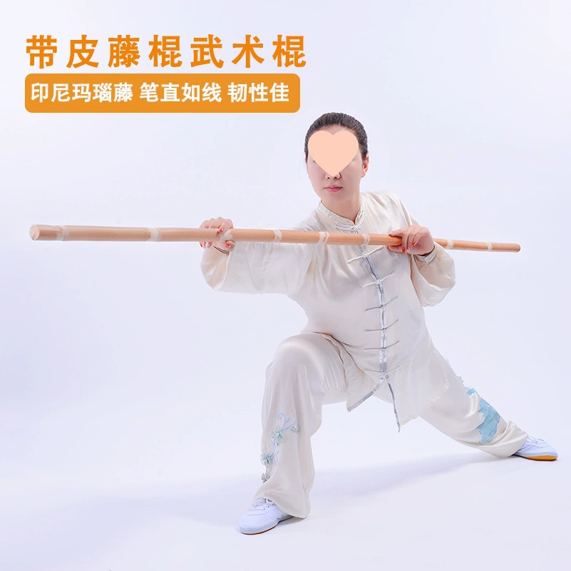 С кожаной ротанговой палкой Индонезия импортировала боевые искусства