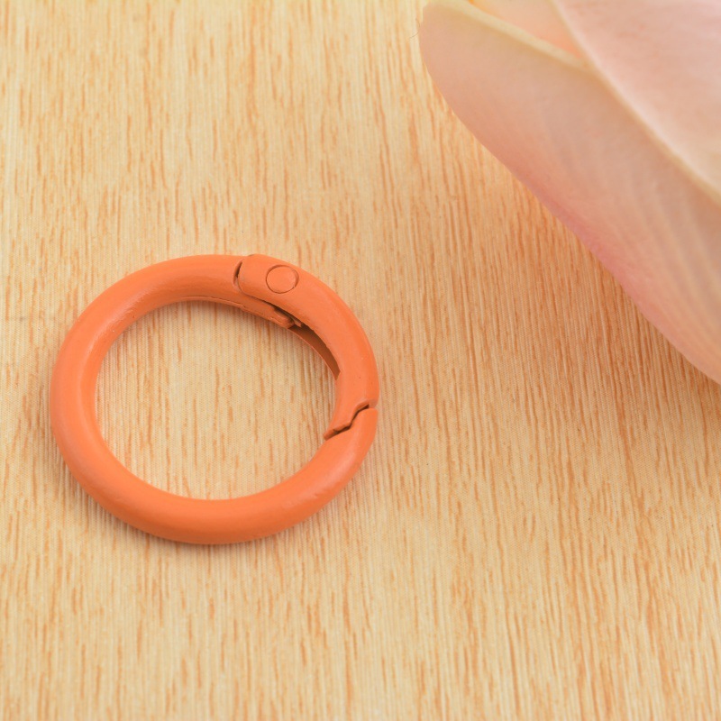 ホット販売 DIY ジュエリーアクセサリー 33 ミリメートルスプリングバックルスプリングコイル合金ペイントカラーカードリングキー材料卸売|undefined