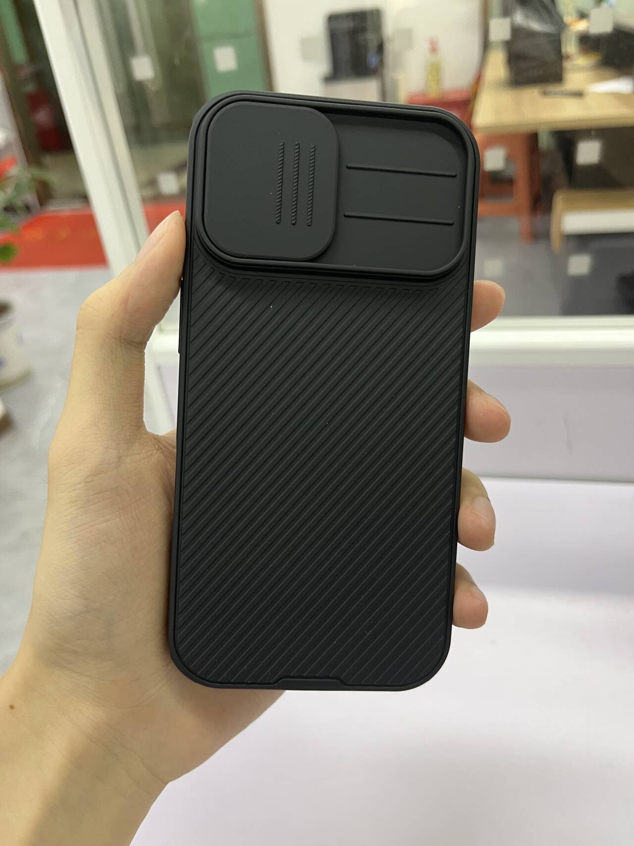 Ốp lưng Nillkin chống nhìn trộm, trượt che ống kính cho iPhone 17 Pro Max — Gương đen PRO Đen, Gương đen PRO Xanh, Gương đen PRO Titan Xám, Gương đen PRO Vàng chi tiết 19