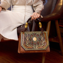 2025新款复古PU皮女包包手提包压花手工擦色单肩斜挎包简约小方包