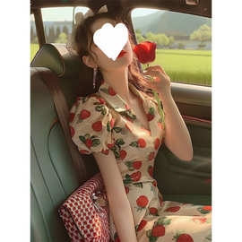 法式高级感米杏色草莓印花泡泡袖连衣裙女夏季御姐风高端精致裙子