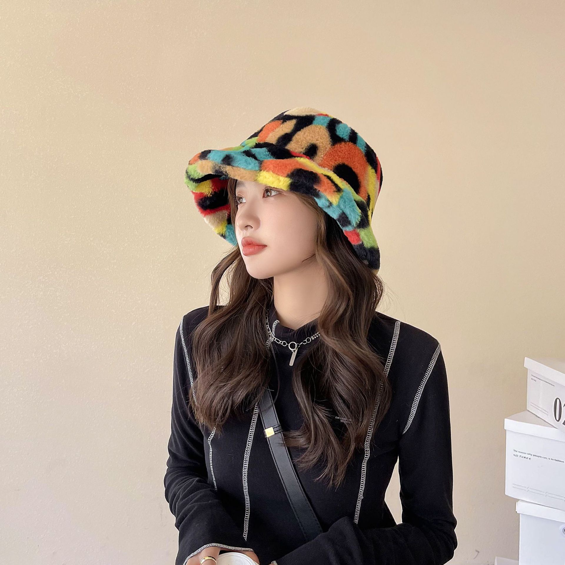 High-profile Figure Ht Hat Female Autumn And Winter Korean Fashion All-matching Fisherman Hat Lamb Wool Winter Suitable For Round Faces Plush Bucket Hat display picture 11