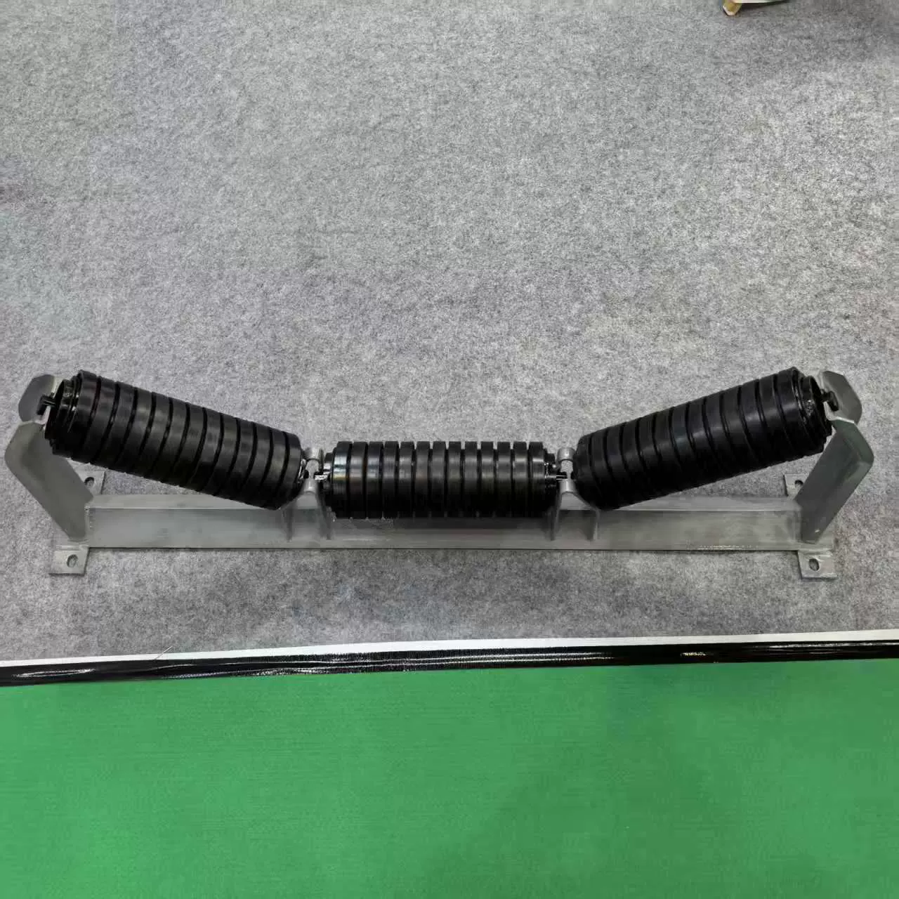 厂家供应三联托辊缓冲皮带输送机转动灵活三联矿用串联托辊