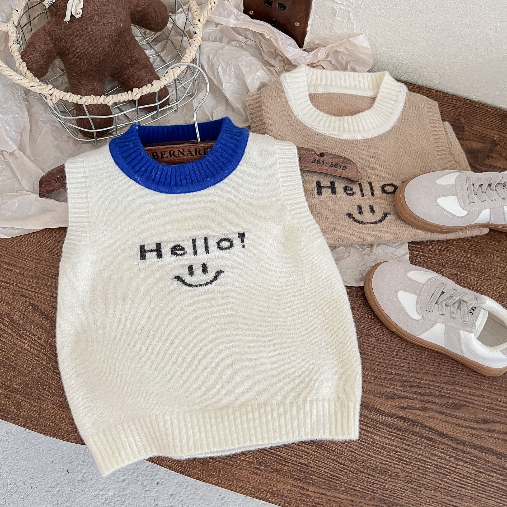 Jinyong niño chaleco 2023 otoño nuevo versátil casual de los niños estilo coreano Smiley chaleco delgada ropa de los niños