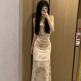 性感风碎花褶皱有里衬吊带修身连衣裙女夏季气质收腰小众H型长裙