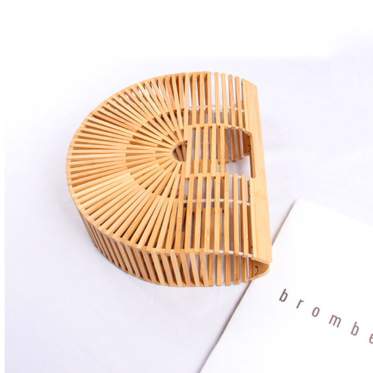 Bolso tejido de bambú hecho a mano de venta caliente transfronteriza, bolso semicircular de mujer de playa de vacaciones, bolso tejido de bambú de alta gama