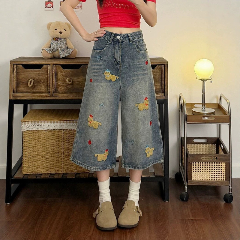 Women's Denim Capri Pants, New Summer Style, Slim Fit for Petite Figures, Loose Fit for Pear-Shaped Body, Versatile Wide-Leg Capri Pants for Women Women's Denim Capri Pants, New Summer Style, Slim Fit for Petite Figures, Loose Fit for Pear-Shaped Body, Versatile Wide-Leg Capri Pants for Women