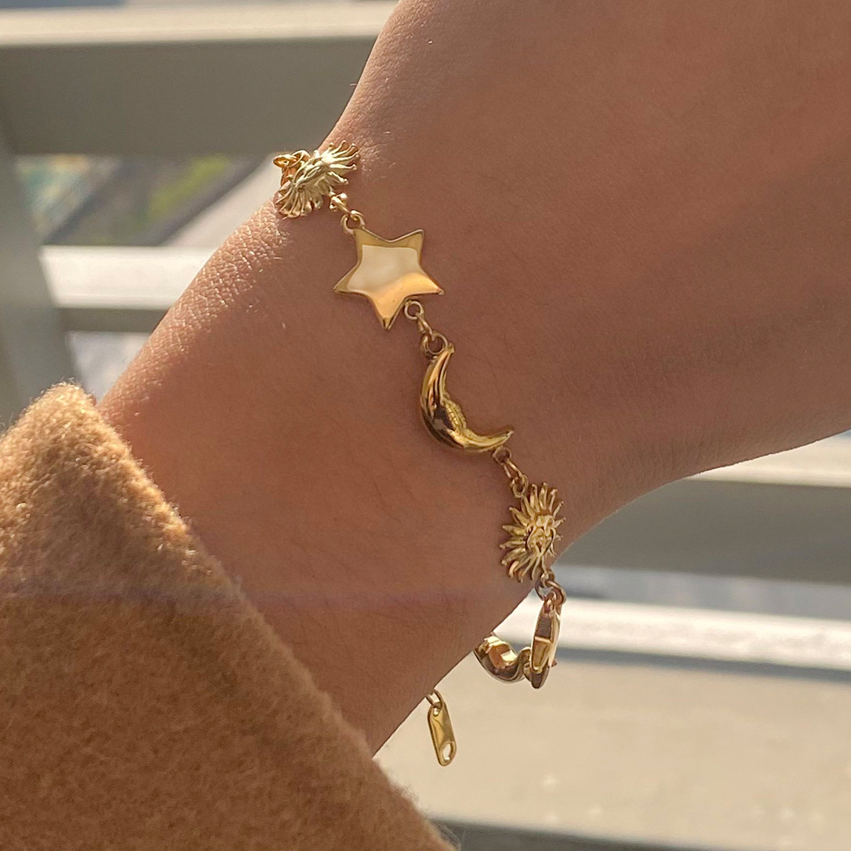 Wanxing Europa y los Estados Unidos 18K oro acero inoxidable estrellas luna playa vacaciones de verano y otoño viento DIY transfronterizo no desvanecer pulsera mujer