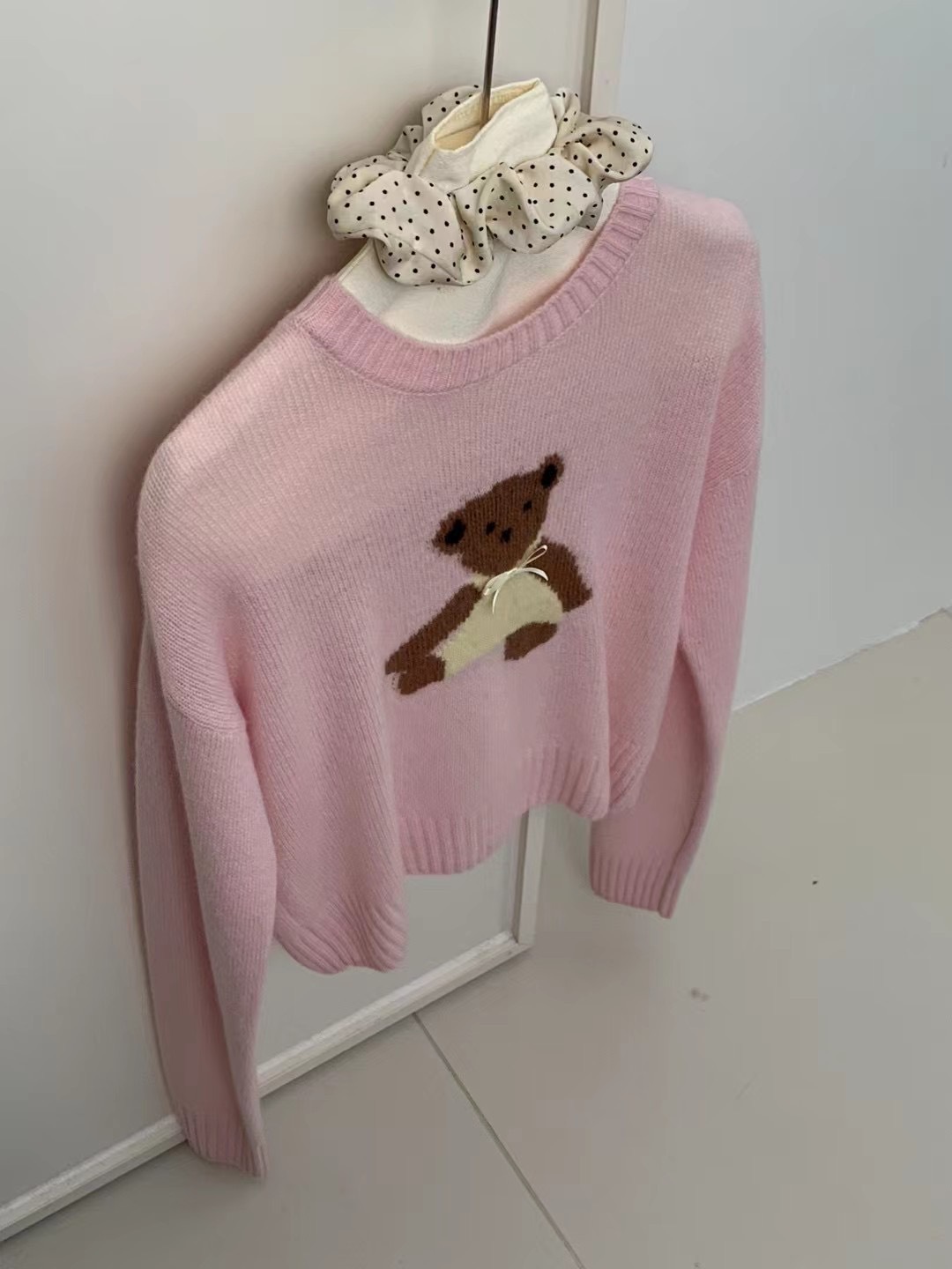 Otoño coreano de mujer cuello redondo de alto nivel sensación de arco tridimensional dibujos animados oso coreano perezoso viento camisa de manga larga