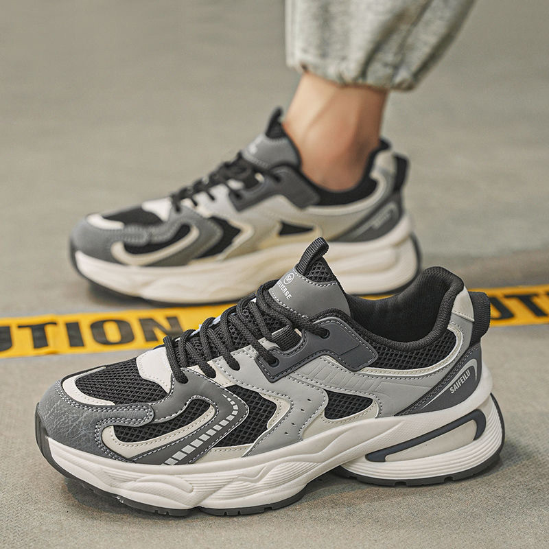 Zapatos de verano para hombres 2025 nuevos zapatos deportivos de malla transpirables tendencia de los hombres zapatos casuales de suela gruesa de todo fósforo zapatos de moda