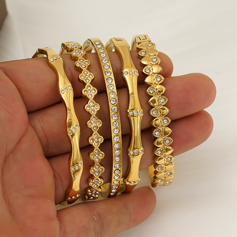 Bracciale donna elegante in acciaio inox con zircone oro 18k_voghion.com