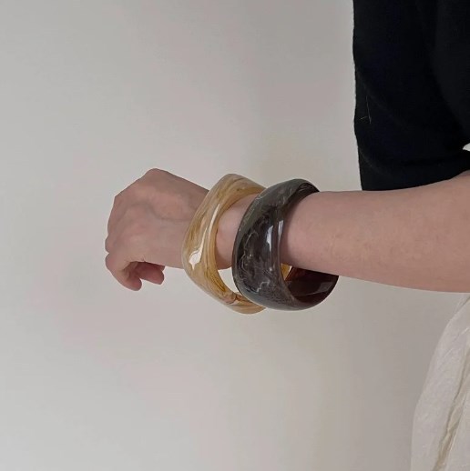 Casual Elegant Geometric Resin Bangles Wholesale display picture 2