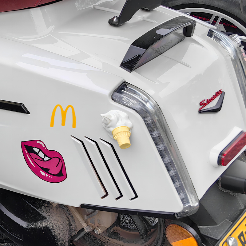 떨어지는 아이스크림 자동차 장식품 전기 자동차 배터리 오토바이 자동차 외관 장식 스티커 작은 액세서리 펜던트