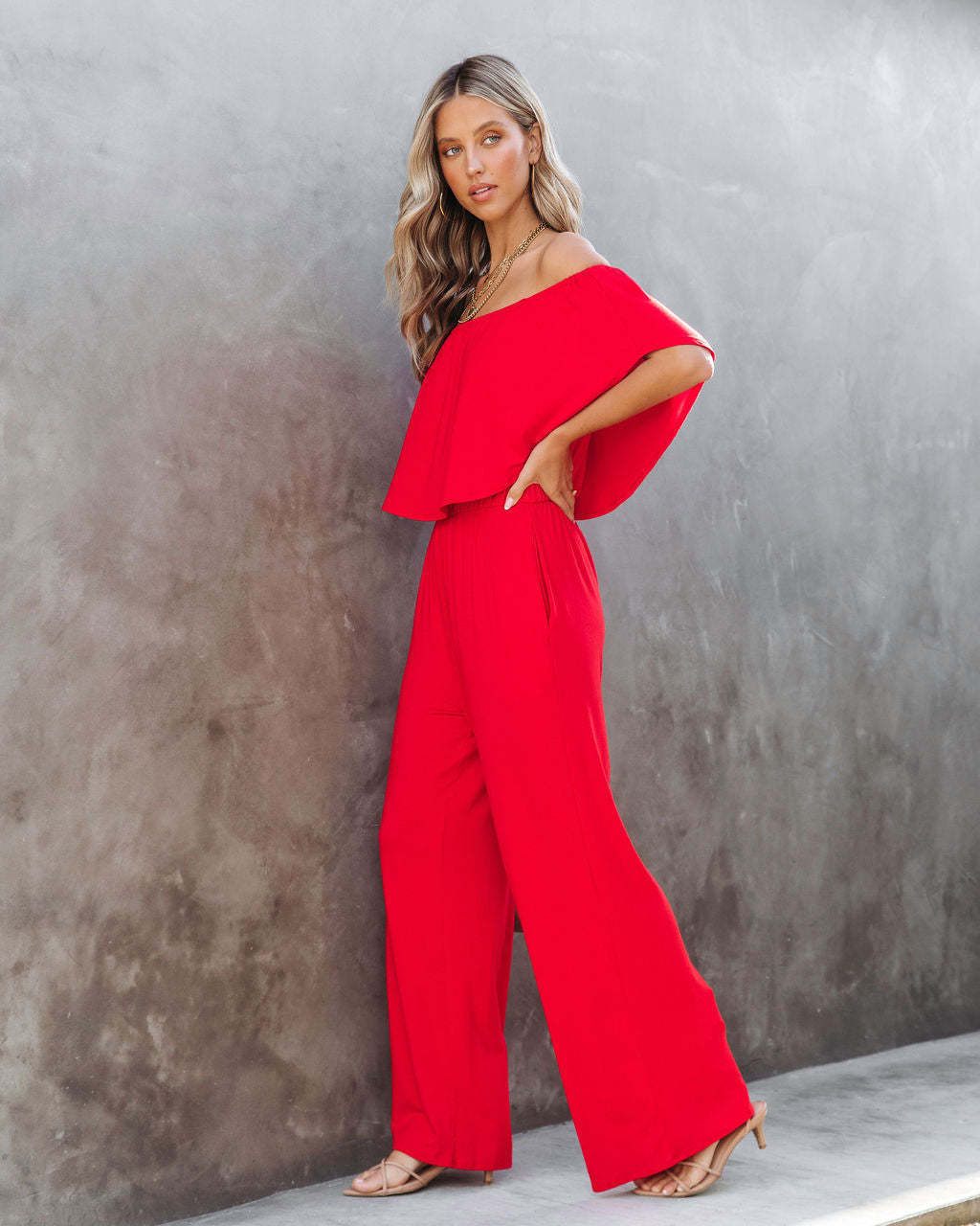 2024 Frühjahr/Sommer Damenbekleidung Ein modischer und eleganter schulterfreier Jumpsuit mit lässiger Hose mit weitem Bein für Damen_voghion.com
