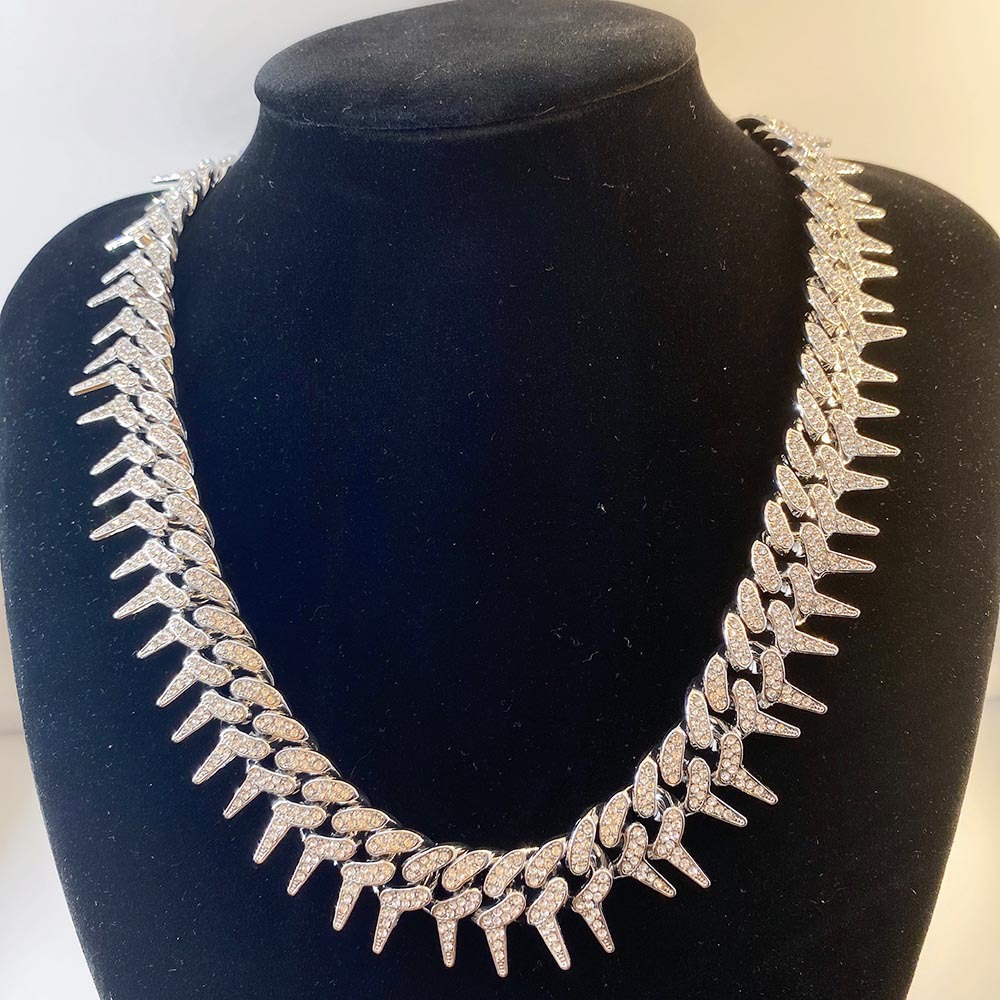 Hip hop exaggerated full diamond geometric necklace with a domineering and thorny Cuban trendsetter men's neck chain_voghion.com